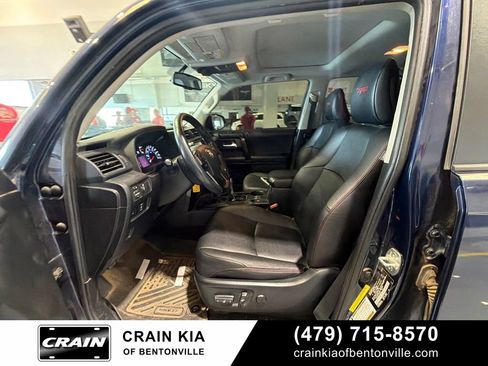Used 2018 Toyota 4Runner TRD Off-Road Premium AWD/4WD image 8