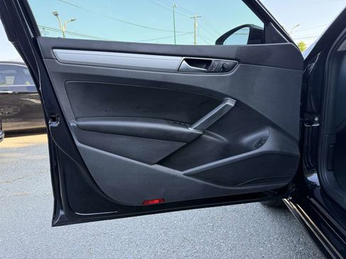 Used 2019 Volkswagen Passat 2.0T Wolfsburg image 22