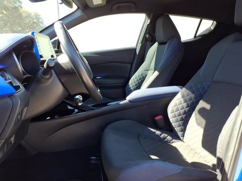 Used 2022 Toyota C-HR XLE image 2