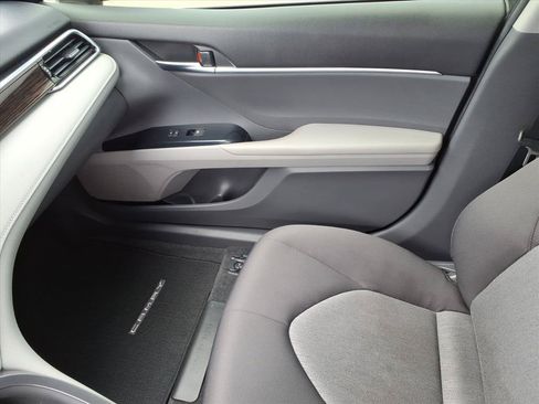 Used 2018 Toyota Camry LE w/ Convenience Package FWD image 35
