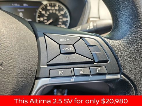 Used 2025 Nissan Altima 2.5 SV FWD image 29