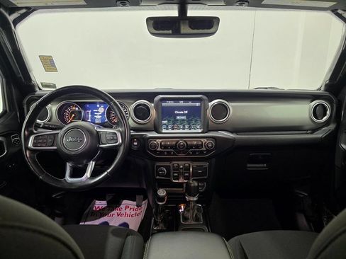 Used 2021 Jeep Wrangler Unlimited Sahara w/ Uconnect 4C Nav & Sound Group AWD/4WD image 3