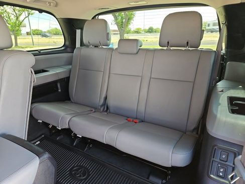 Used 2020 Toyota Sequoia Platinum AWD/4WD image 22