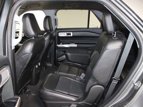 Used 2023 Ford Explorer Limited image 18