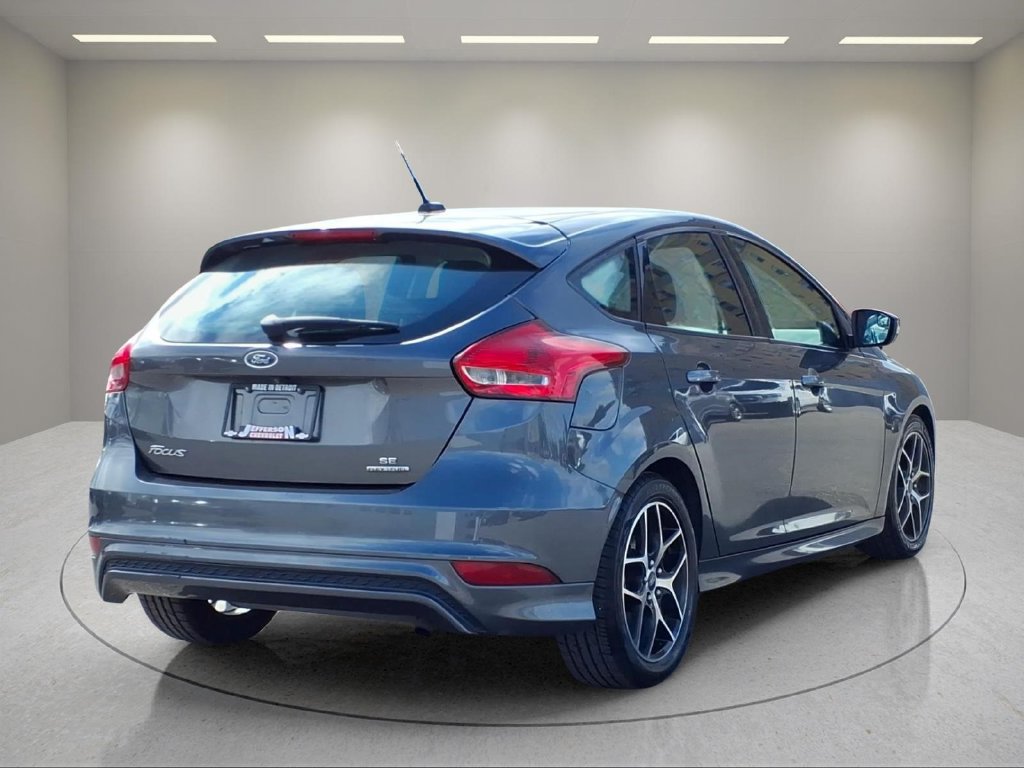 Used 2015 Ford Focus SE w/ SE Sport Package FWD image 4