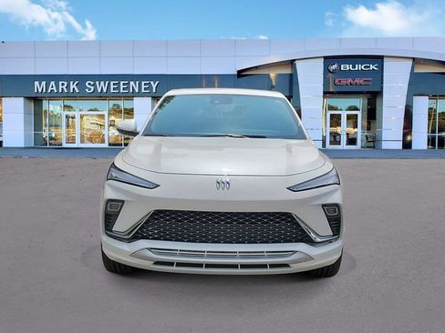 Used 2025 Buick Envista Avenir FWD image 2