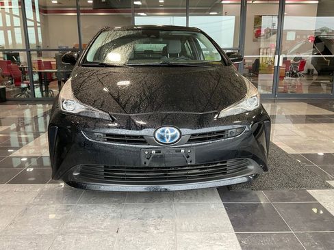 Used 2022 Toyota Prius LE FWD image 2