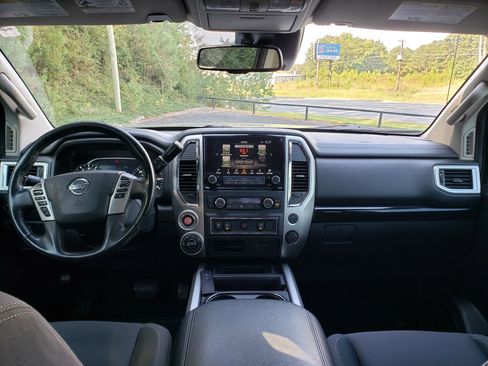 Used 2021 Nissan Titan SV w/ SV Convenience Package image 31