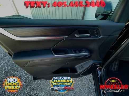 Used 2026 GMC Acadia Elevation w/ Elevation Premium Package FWD image 9