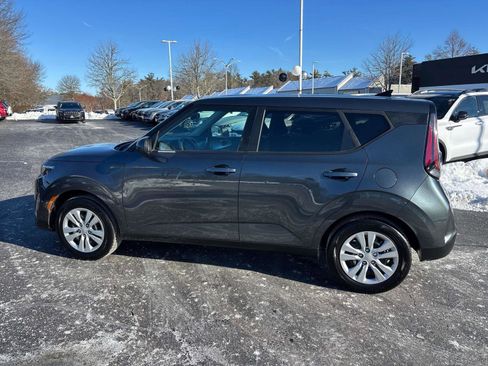 Used 2025 Kia Soul LX image 2