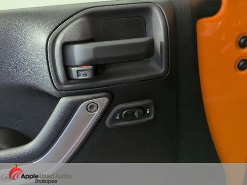 Used 2012 Jeep Wrangler Unlimited Sahara w/ Connectivity Group image 9