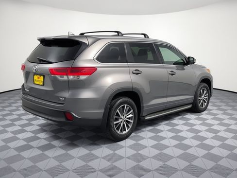 Used 2017 Toyota Highlander XLE FWD image 9
