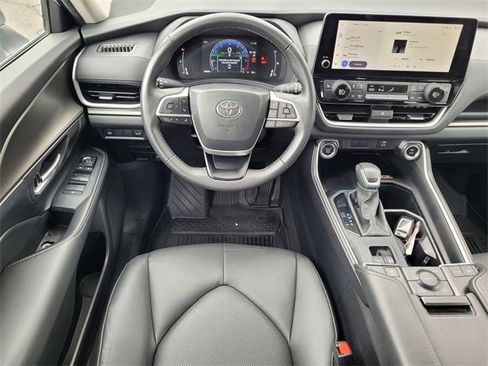Certified 2024 Toyota Grand Highlander XLE image 19