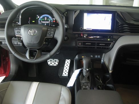 New 2026 Toyota Camry SE image 2