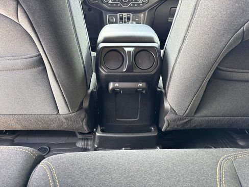 Used 2024 Jeep Wrangler Unlimited image 31