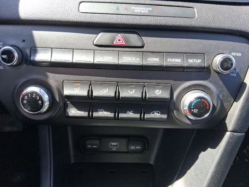 Used 2020 Kia Sportage LX image 21