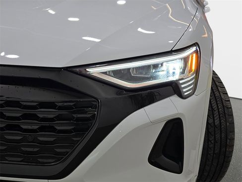 Used 2024 Audi Q8 e-tron Premium image 30