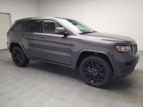 Used 2018 Jeep Grand Cherokee Altitude AWD/4WD image 11
