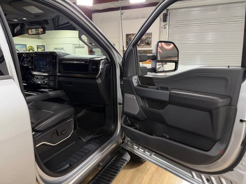 Used 2023 Ford F250 Lariat w/ Sport Appearance Package AWD/4WD image 19