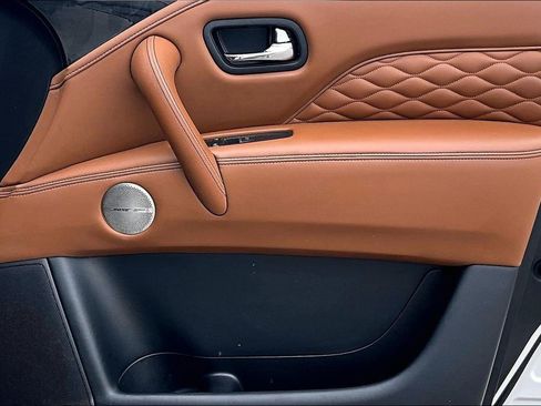 Used 2024 INFINITI QX80 Sensory AWD/4WD image 18