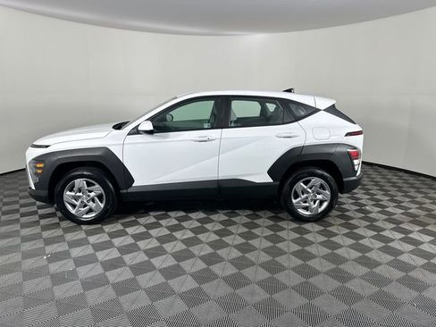 Used 2024 Hyundai Kona SE AWD/4WD image 3