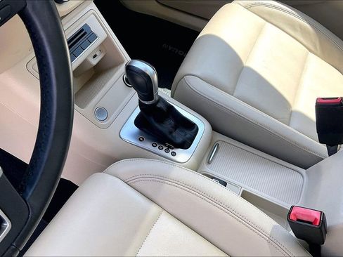 Used 2017 Volkswagen Tiguan SEL FWD image 20
