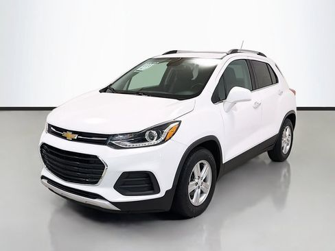 Used 2020 Chevrolet Trax LT w/ Sun & Sound Package FWD image 15