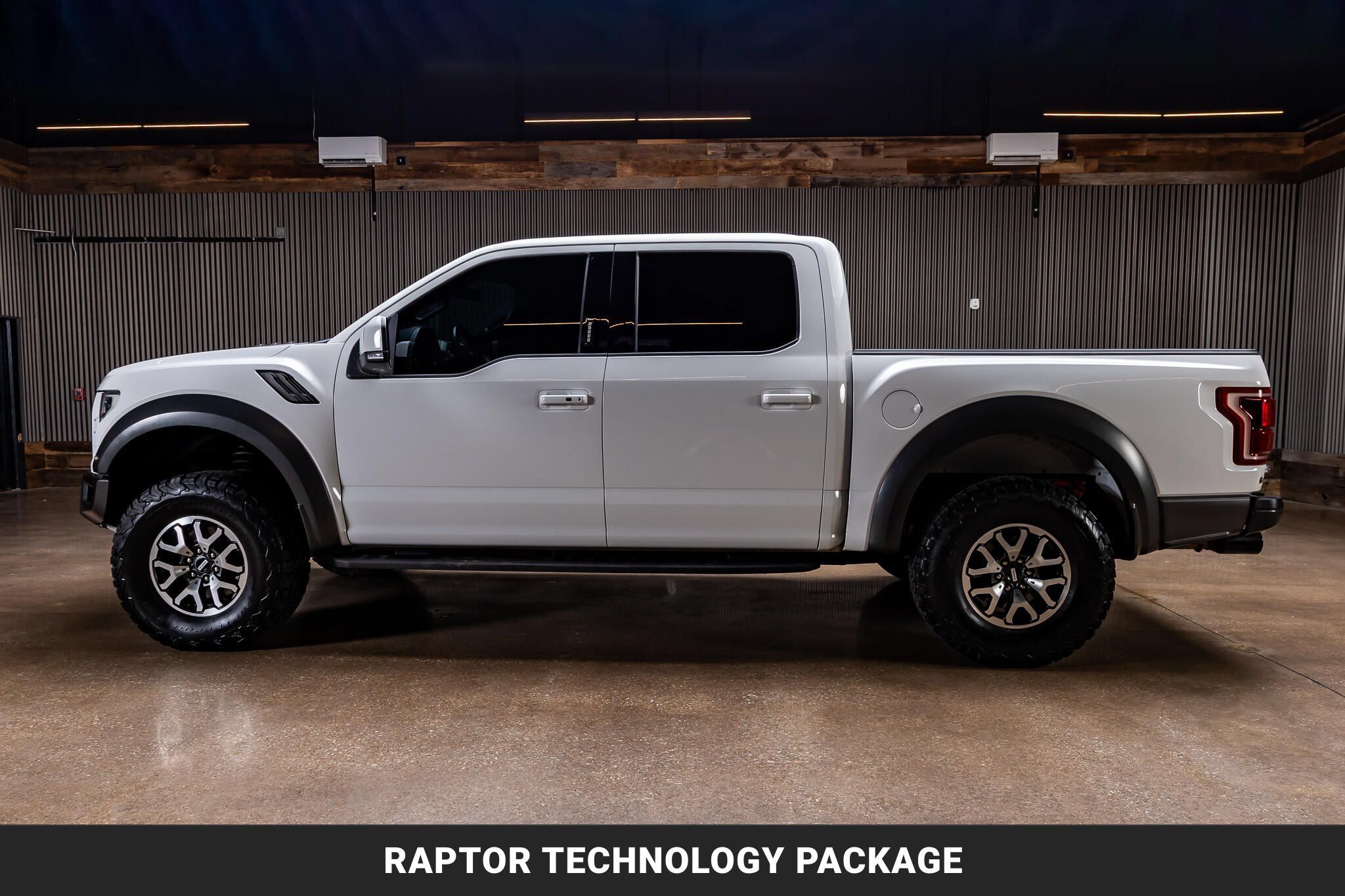 Used 2019 Ford F150 Raptor w/ Equipment Group 802A Luxury AWD/4WD image 5