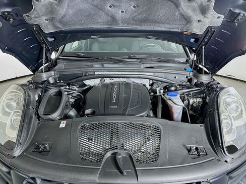 Used 2018 Porsche Macan image 32
