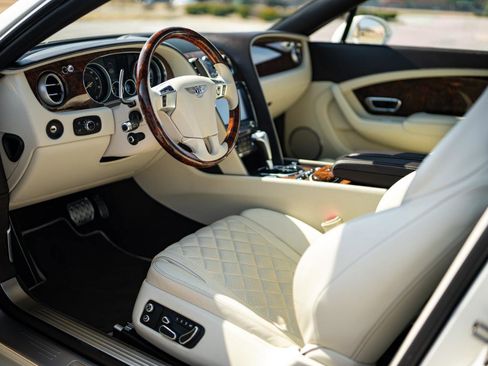 Used 2017 Bentley Continental GT image 30