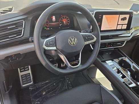 New 2026 Volkswagen Atlas Peak Edition image 3