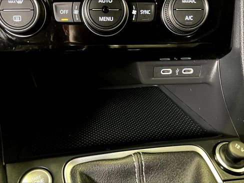 Used 2023 Volkswagen Jetta SE image 15