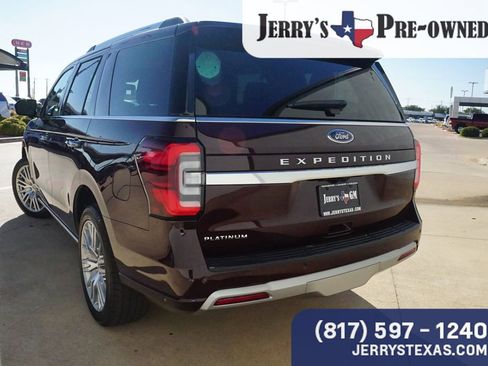 Used 2024 Ford Expedition Platinum image 2