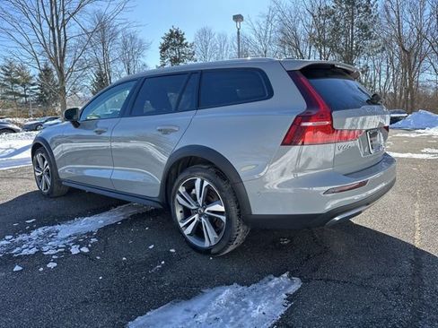 Certified 2025 Volvo V60 B5 Cross Country Plus image 6