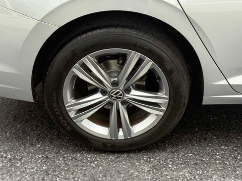 Certified 2023 Volkswagen Jetta SE w/ Panoramic Sunroof Package image 7