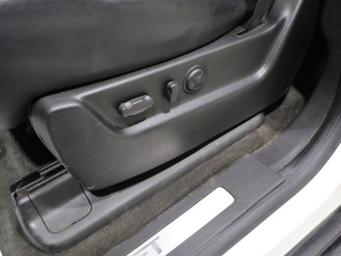 Used 2010 Chevrolet Avalanche LTZ AWD/4WD image 12