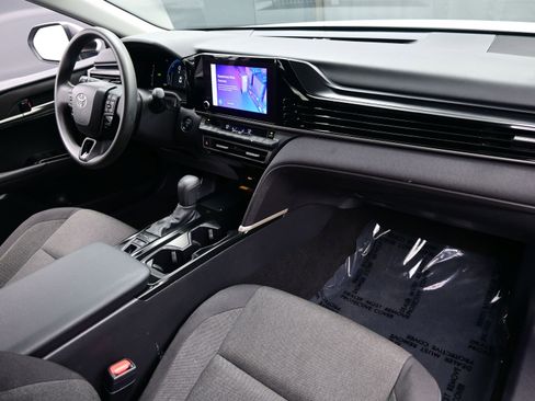 Used 2025 Toyota Camry LE image 14