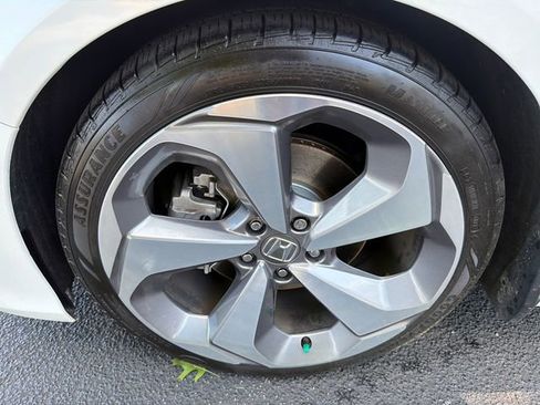 Used 2019 Honda Accord Touring image 11