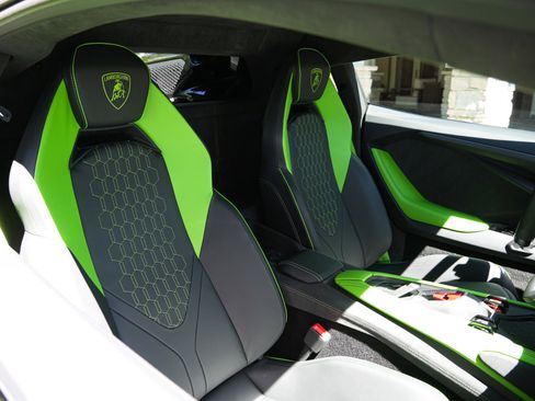 Used 2025 Lamborghini Revuelto AWD/4WD image 19