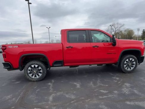 Used 2021 Chevrolet Silverado 2500 Custom w/ Custom Value Package AWD/4WD image 9