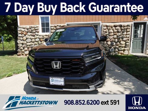 Used 2025 Honda Pilot TrailSport image 1