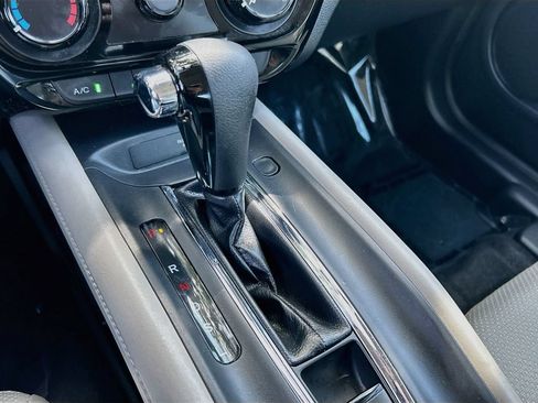 Used 2019 Honda HR-V LX image 16