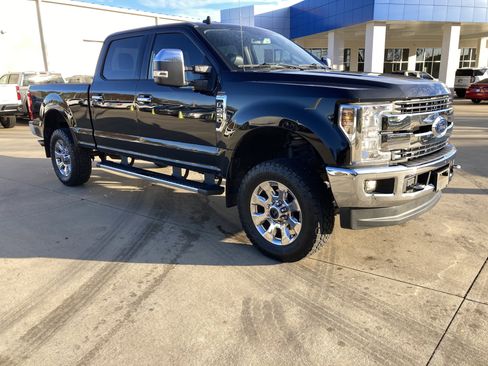 Used 2019 Ford F250 Lariat w/ Chrome Package image 3