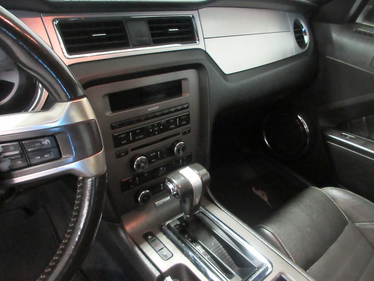 Used 2011 Ford Mustang Premium w/ 202A Rapid Spec Order Code RWD image 22