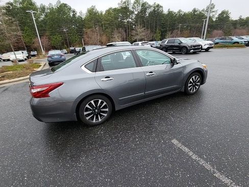 Used 2018 Nissan Altima 2.5 SV w/ 2.5 SV Technology Package image 10
