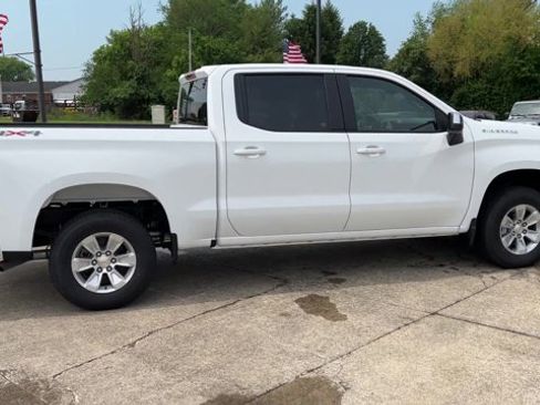 Used 2022 Chevrolet Silverado 1500 LT image 2