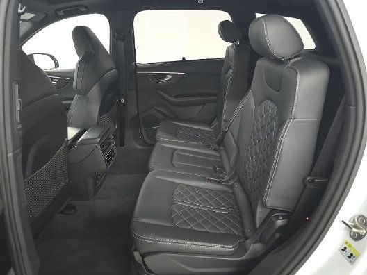 Used 2023 Audi SQ7 Prestige AWD/4WD image 4