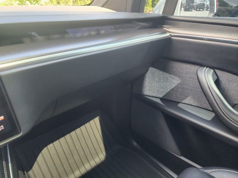 Used 2022 Tesla Model X Plaid image 37