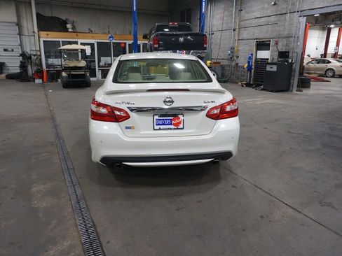 Used 2017 Nissan Altima 3.5 SL w/ 3.5SL Technology Package FWD image 22