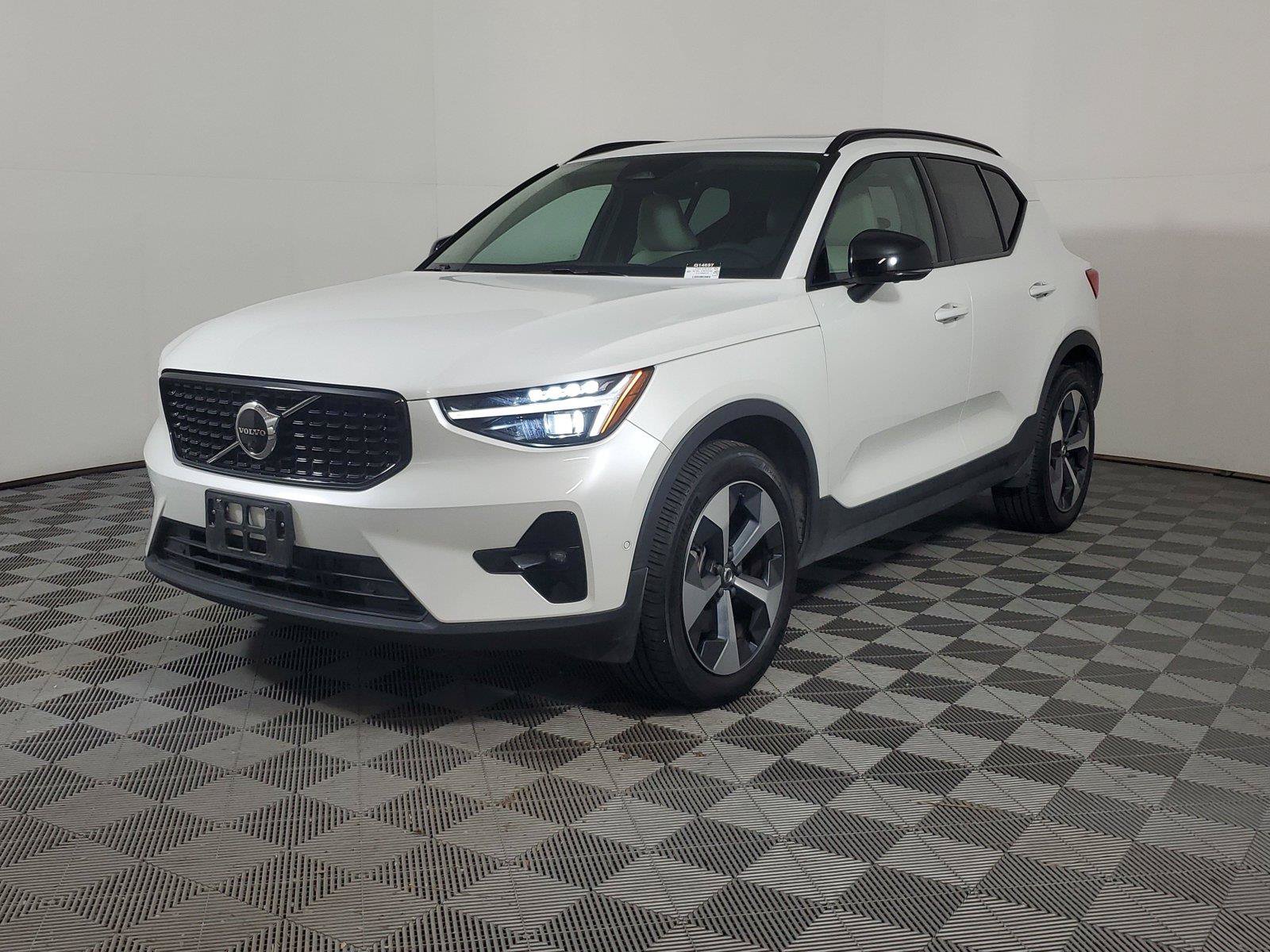 Used 2026 Volvo XC40 B5 Plus AWD/4WD image 3